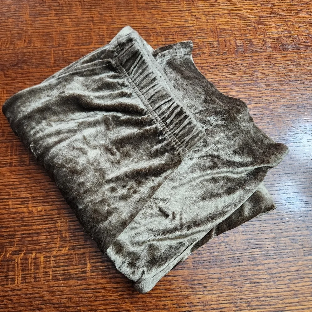 Carol Little cropped crushed velvet looking size Medium lounge Pants